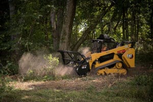 Caterpillar 299D3 in action on a job site, demonstrating extended working time with up to 12 hours of continuous operation.